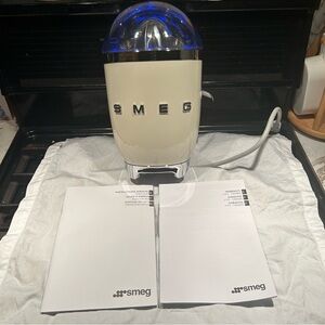 SMEG Citrus Juicer - Cream color